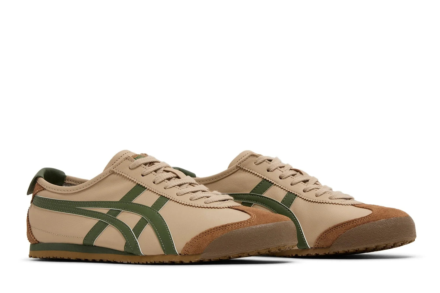 Tênis casual bege com detalhes verdes e marrom, design retrô e sola de borracha, estilo esportivo.