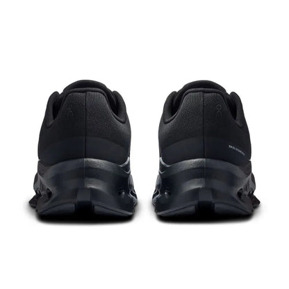Tênis preto masculino vistos de trás, sola robusta, design esportivo e moderno.