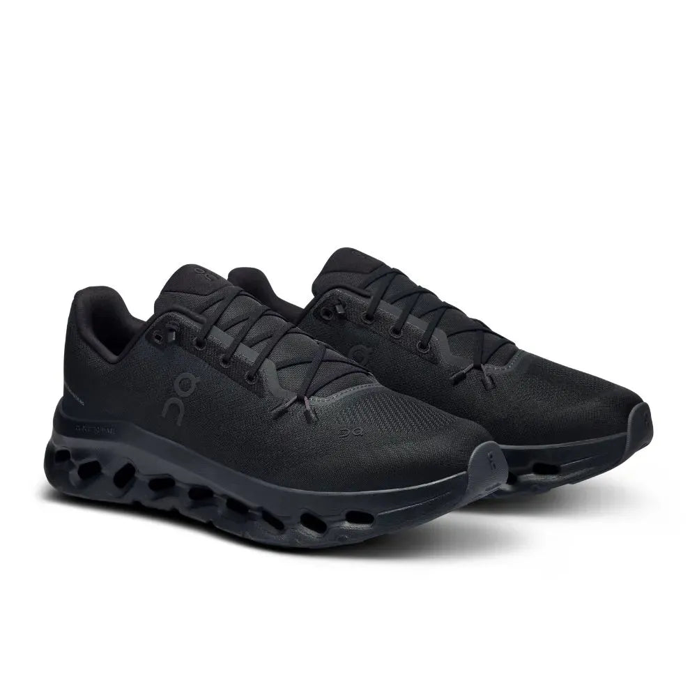 Tênis preto esportivo On Cloudnova, masculino, com solado perfurado e design moderno