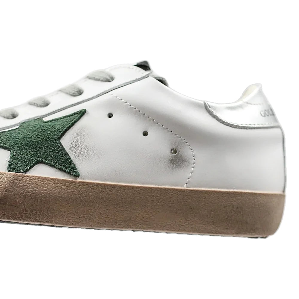 Tênis Golden Goose Super-Star Branco com Estrela de Camurça Verde