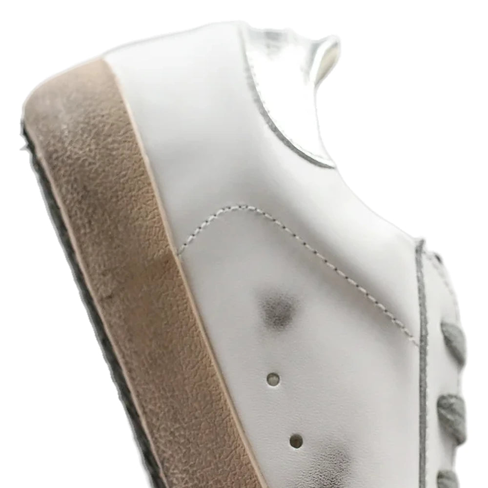 Tênis Golden Goose Super-Star Branco com Estrela de Camurça Verde