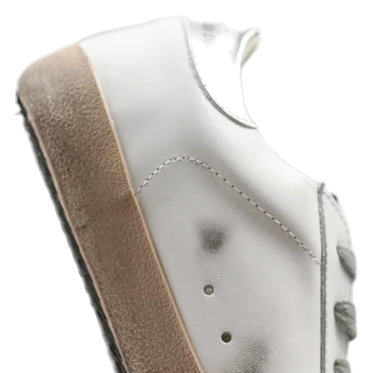 Tênis Golden Goose Super-Star Branco com Estrela de Camurça Verde