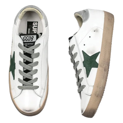 Tênis Golden Goose Super-Star Branco com Estrela de Camurça Verde