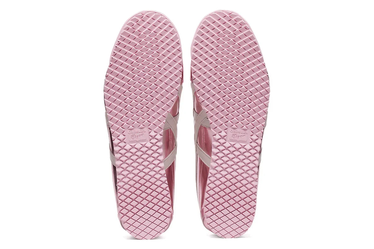 Solado de tênis rosa claro com textura quadriculada e detalhe central em relevo