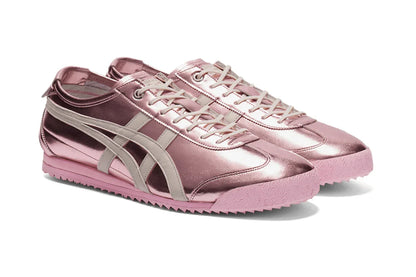 Tênis casual feminino rosa metálico com detalhes em creme, visual moderno e sola em borracha.