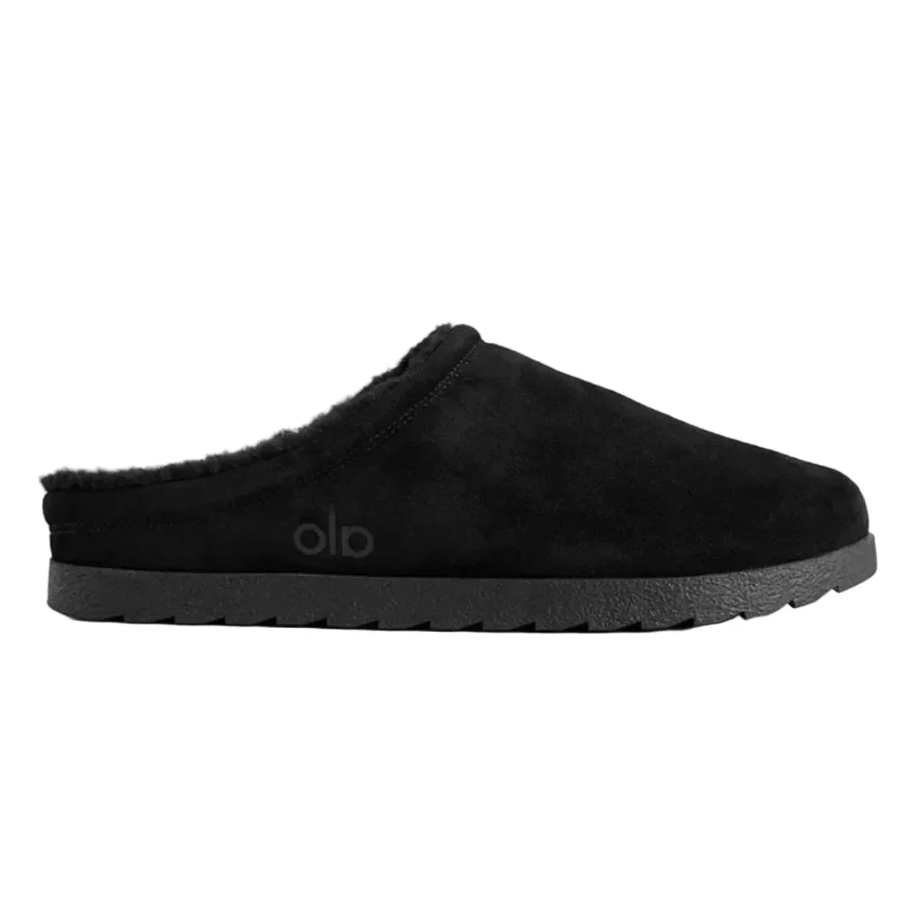 Chinelo preto de pelúcia masculina com sola antiderrapante, modelo casual de conforto.