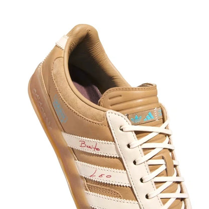 Tênis Adidas Bad Bunny Gazelle Indoor x Messi Cardboard Marrom - foto 5