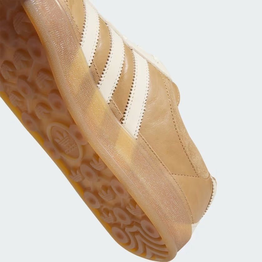 Tênis Adidas Bad Bunny Gazelle Indoor x Messi Cardboard Marrom
