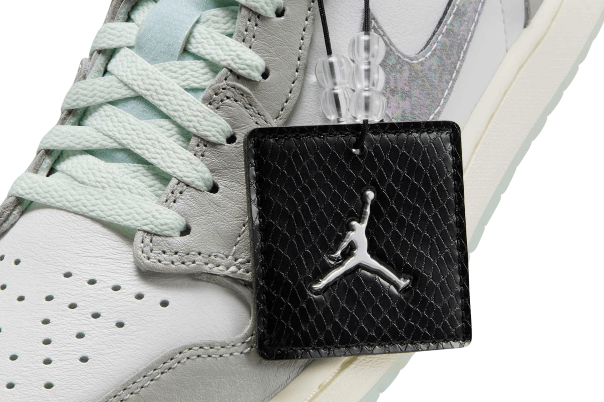 Tênis Nike Air Jordan 1 Low Lunar New Year Photon Dust Cinza