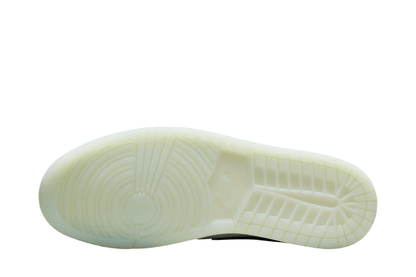 Tênis Nike Air Jordan 1 Low Lunar New Year Photon Dust Cinza