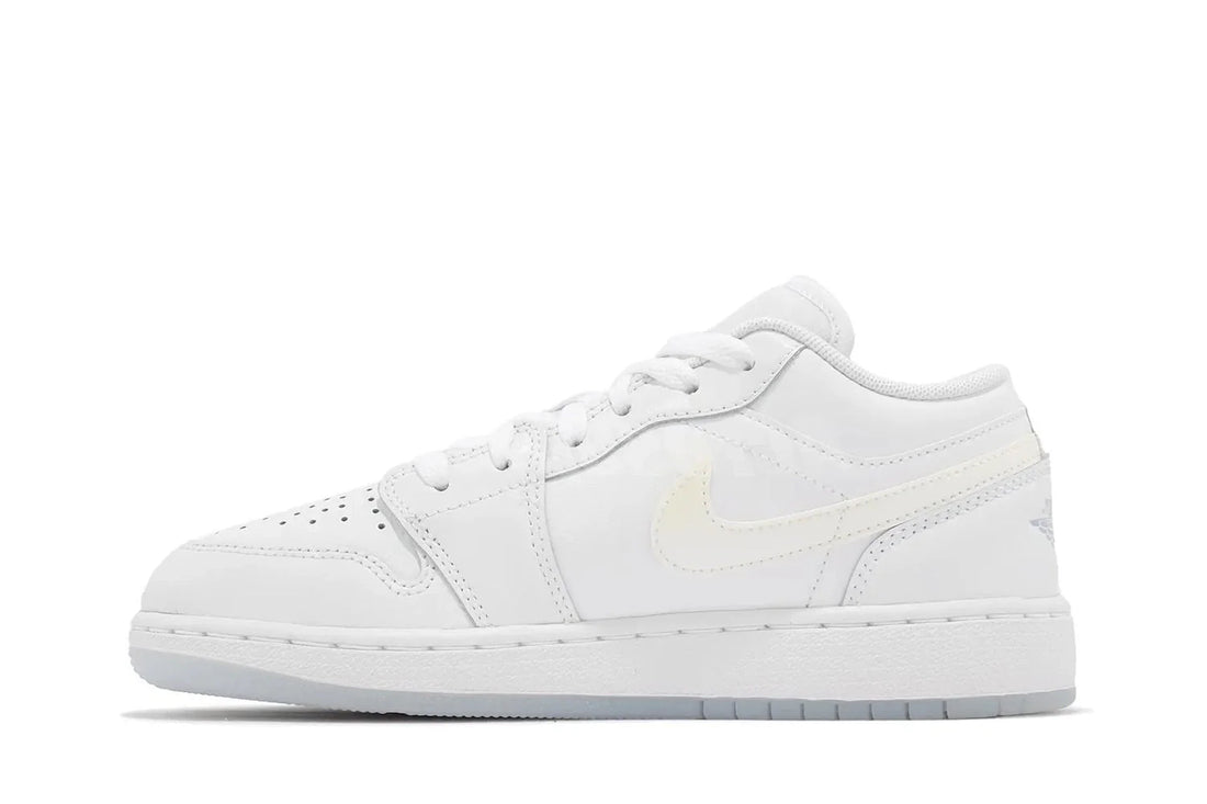 Tênis Nike Air Jordan 1 Low SE Glitter Swoosh Branco