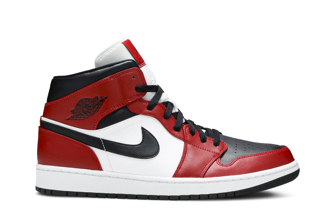 Tênis Nike Air Jordan 1 Mid Chicago Black Toe Vermelho/Preto