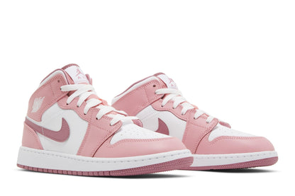 Tênis Nike Air Jordan 1 Mid GS Valentine&