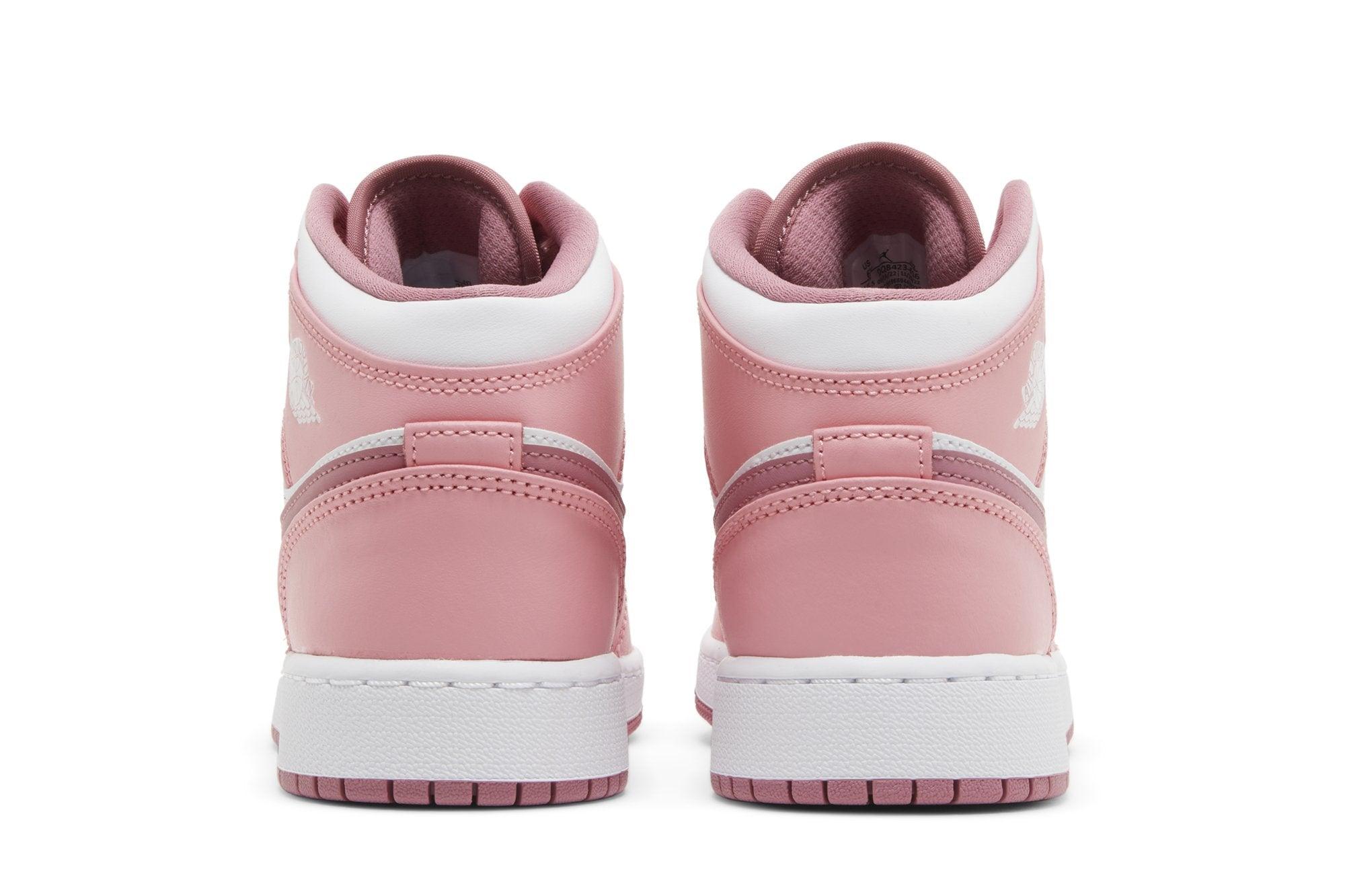 Tênis Nike Air Jordan 1 Mid GS Valentine&