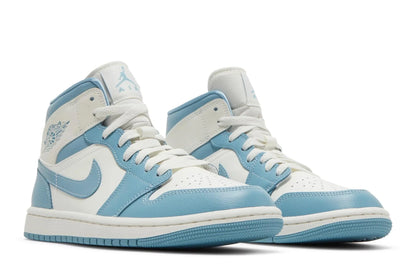 Tênis Nike Air Jordan 1 Mid University Blue (UNC) Azul