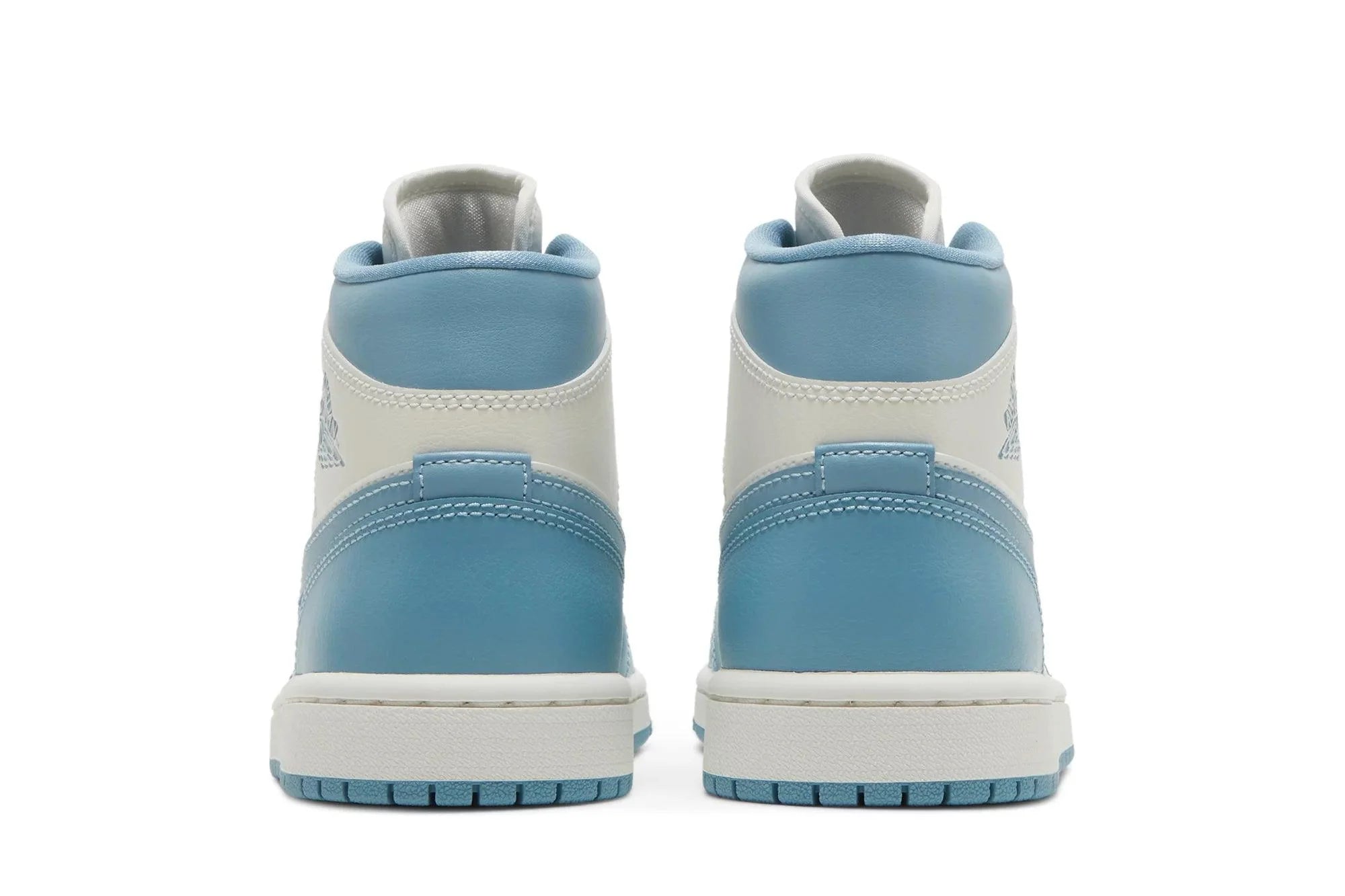 Tênis Nike Air Jordan 1 Mid University Blue (UNC) Azul