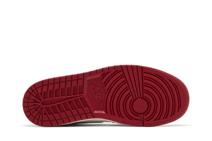 Tênis Nike Air Jordan 1 Retro High OG Black Toe Reimagined Vermelho