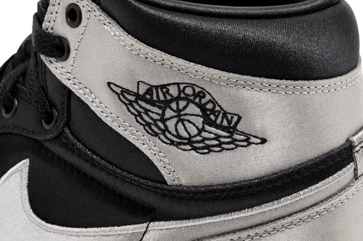 Tênis Nike Air Jordan 1 Retro High OG Satin Shadow Prateado