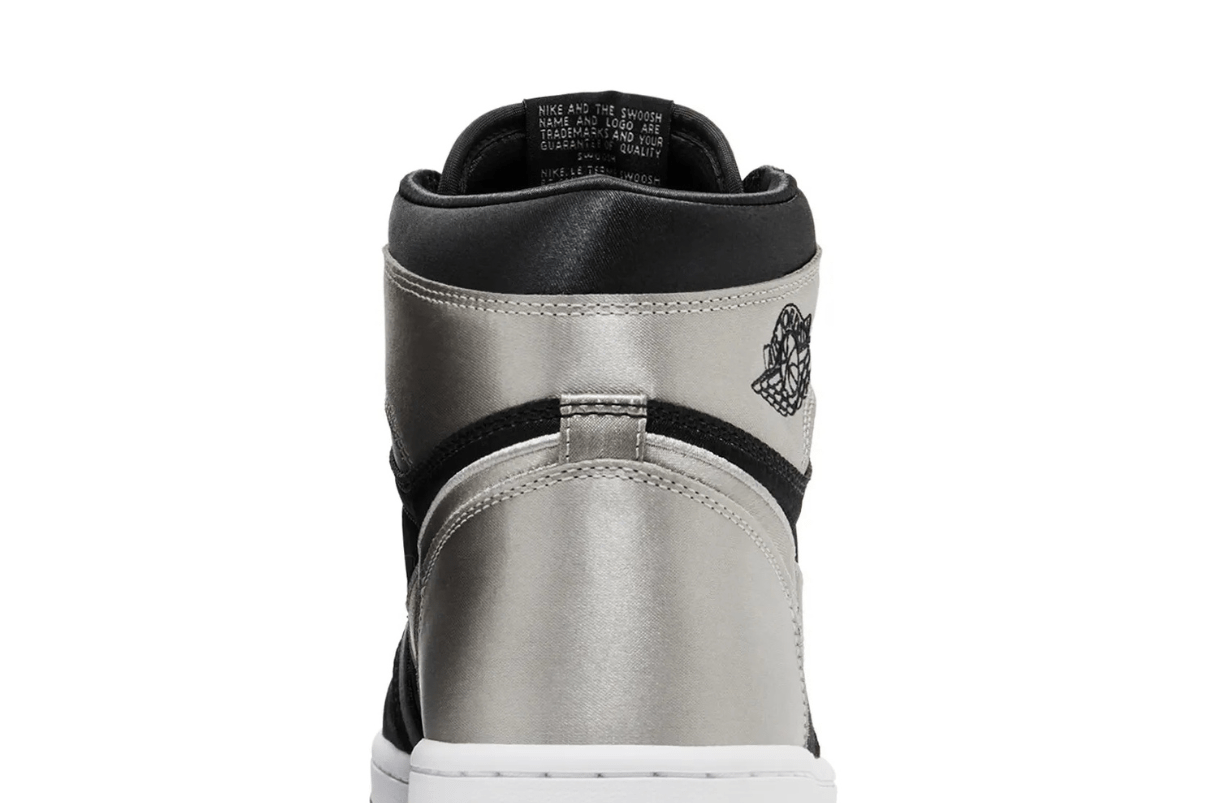 Tênis Nike Air Jordan 1 Retro High OG Satin Shadow Prateado