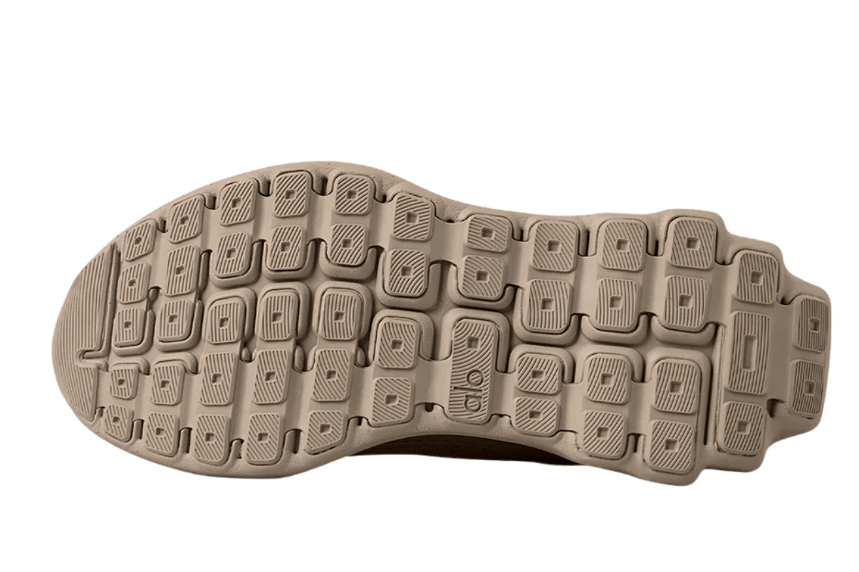 Tênis Alo Yoga ALO Runner Gravel Bege