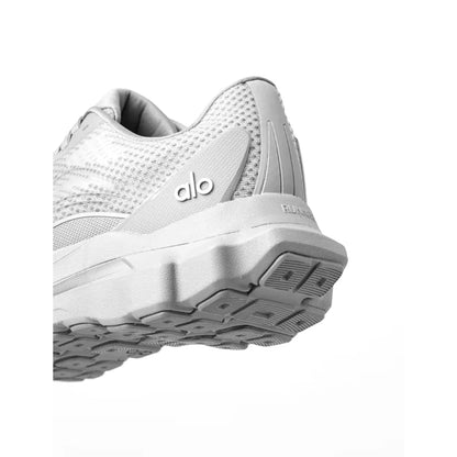 Tênis Alo Yoga Runner Cinza - foto 4