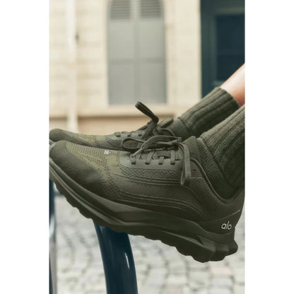 Tênis Alo Yoga Runner Verde Militar - foto 5