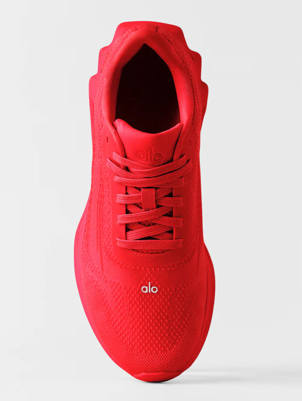 Tênis Alo Yoga Runner vermelho vista superior com amarração tradicional e acabamento têxtil