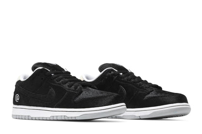 Tênis Medicom Toy x Nike SB Dunk Low Bearbrick Preto
