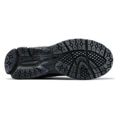 Tênis New Balance 2002R Protection Pack Phantom Preto - solado