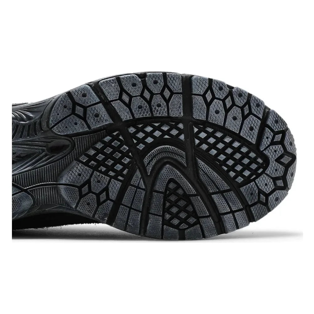 Tênis New Balance 2002R Protection Pack Phantom Preto - detalhe do solado