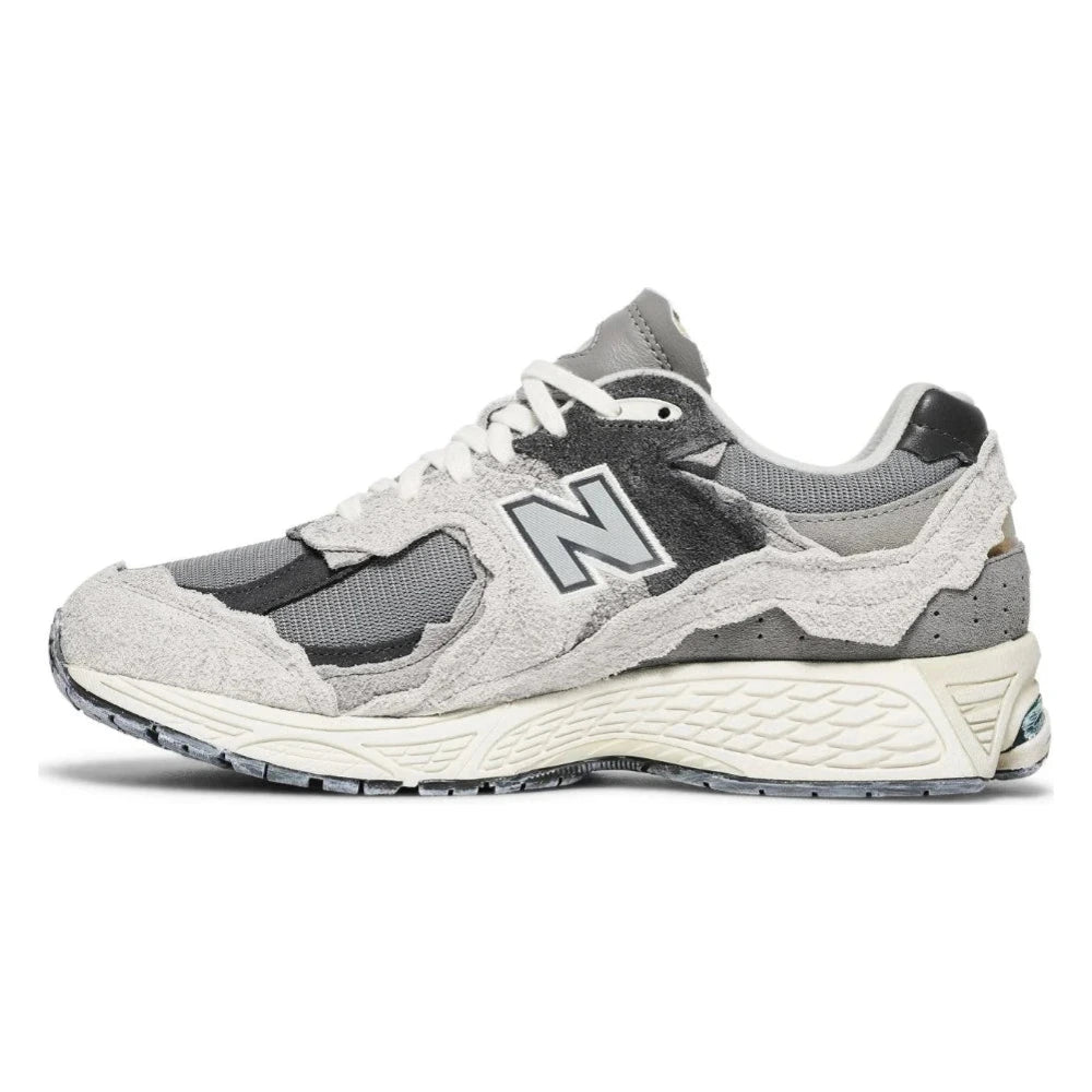 Tênis New Balance 2002R Protection Pack Rain Cloud Cinza - lateral interna