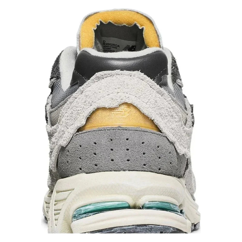 Tênis New Balance 2002R Protection Pack Rain Cloud Cinza - traseira