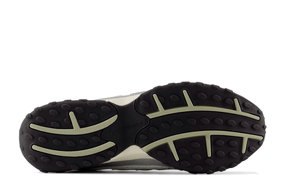 Tênis New Balance 204L Silver Metallic Sage Green Prateado