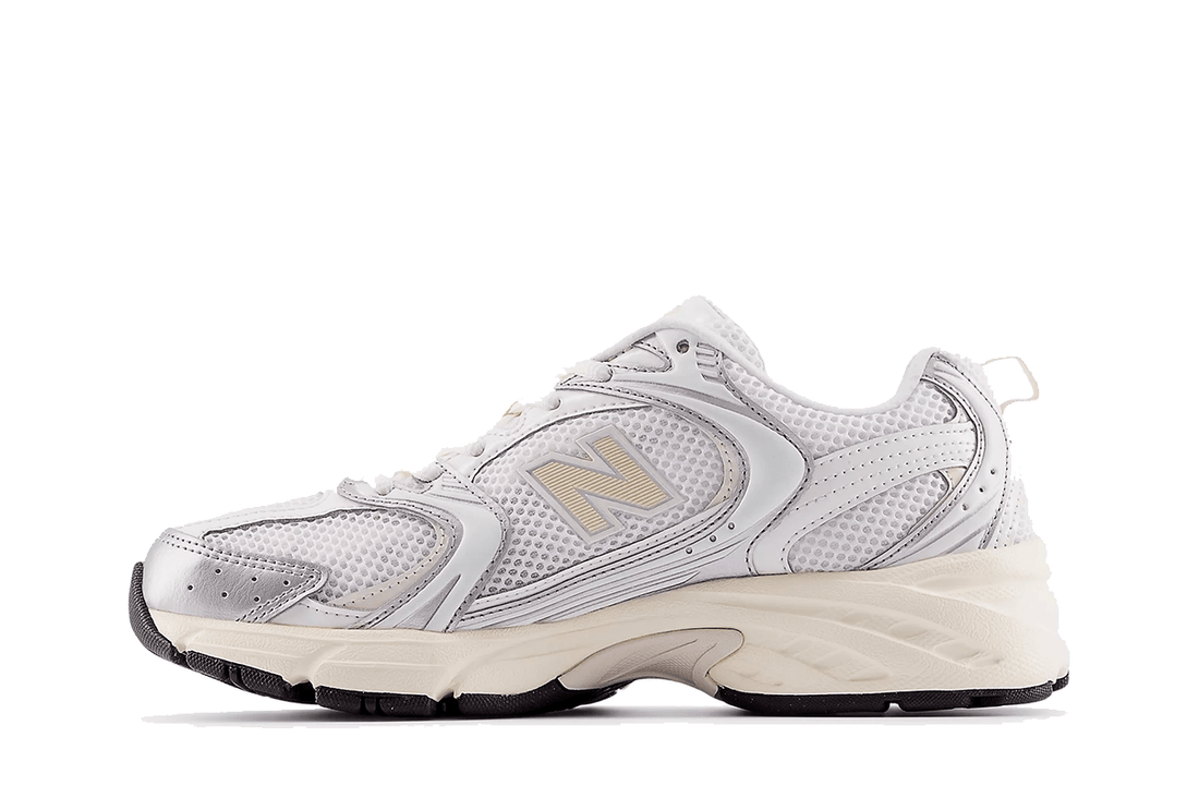 Tênis New Balance 530 Silver Metallic Linen Bege