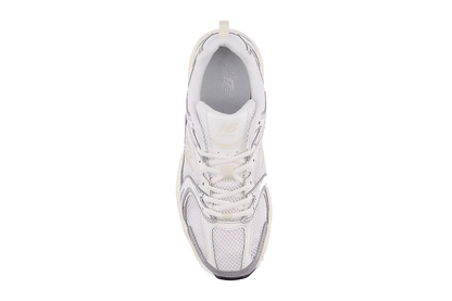 Tênis New Balance 530 Silver Metallic Linen Bege