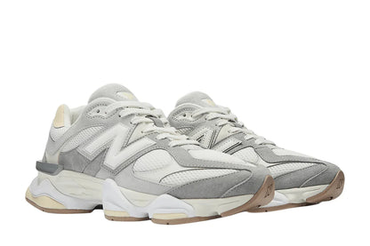 Tênis casual masculino cinza e branco com detalhes em mesh, sola robusta e visual moderno