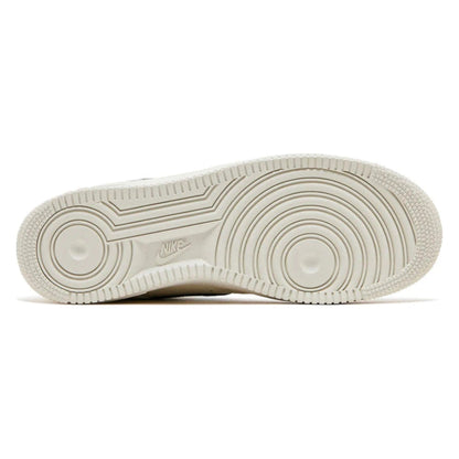 Tênis Nike Air Force 1 &