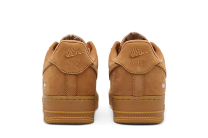 Tênis Nike Air Force 1 Low x Supreme Wheat Marrom