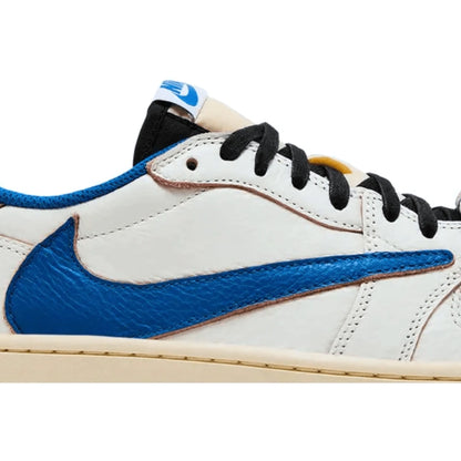 Tênis Nike Air Jordan 1 Low OG SP x Travis Scott Sail Military Blue Couro - foto 2