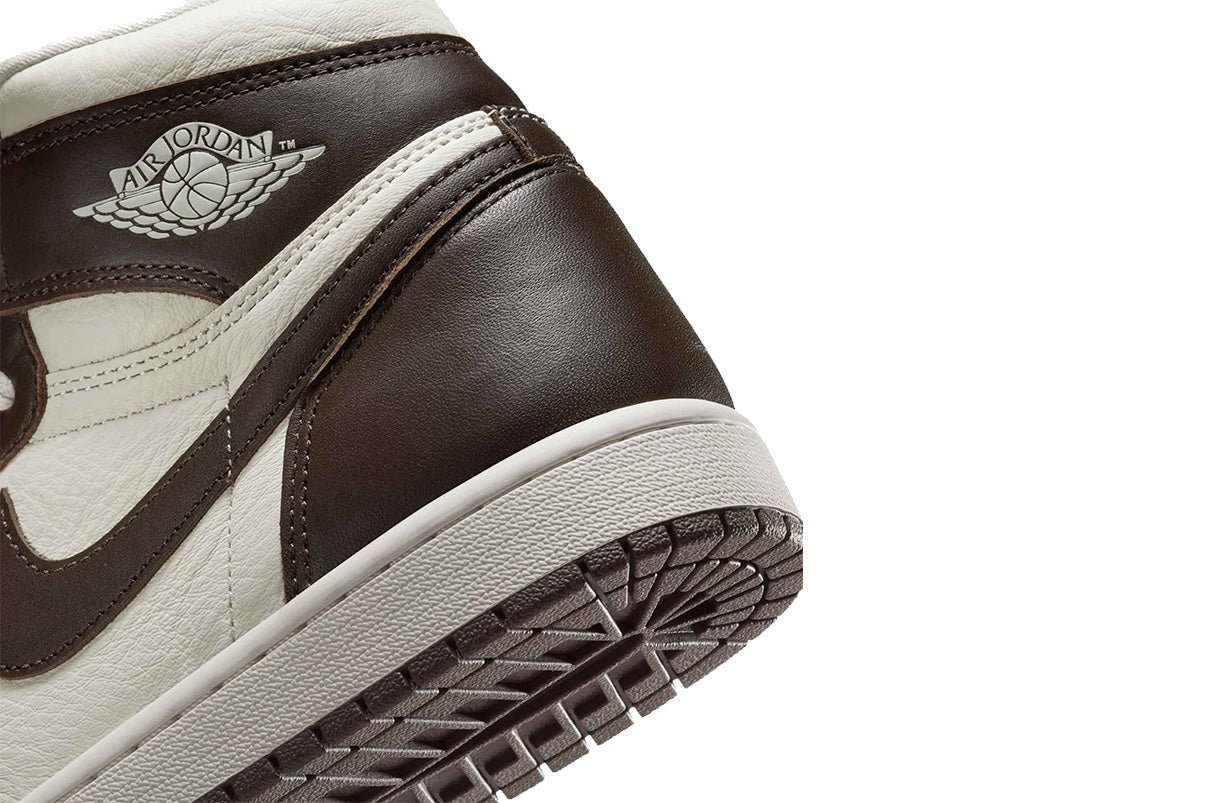 Tênis Nike Air Jordan 1 Retro High OG Light Madder Root Marrom