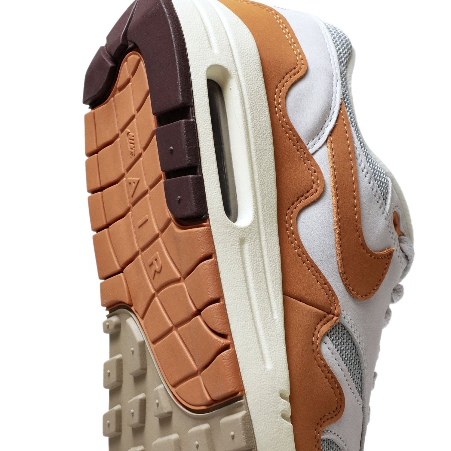 Tênis Nike Air Max 1 x Patta Monarch Laranja