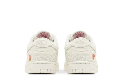 Tênis Nike Dunk Low Give Her Flowers Branco