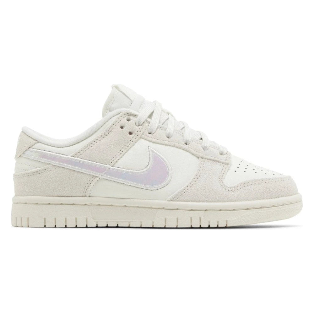 Tênis Nike Dunk Low Iridescent Swoosh Bege