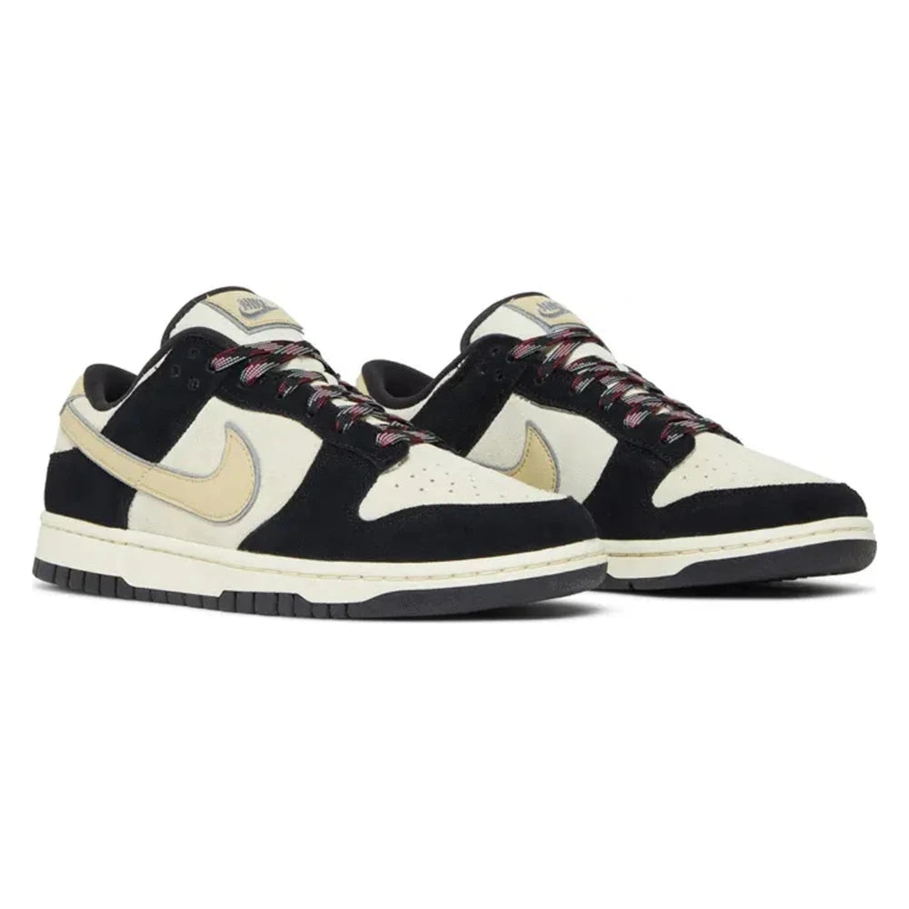 Tênis Nike Dunk Low LX Black Team Gold Preto - par em vista diagonal