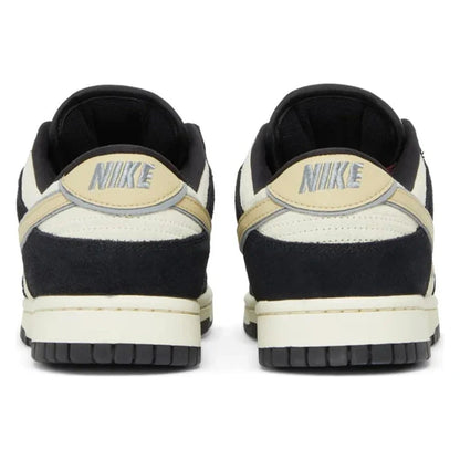 Tênis Nike Dunk Low LX Black Team Gold Preto - par em vista traseira