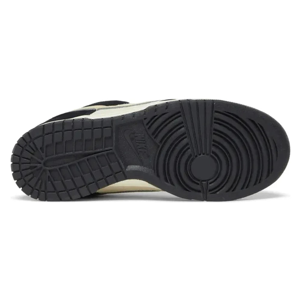 Tênis Nike Dunk Low LX Black Team Gold Preto - vista do solado