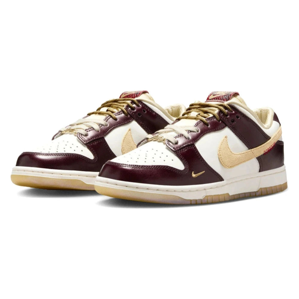 Tênis Nike Dunk Low Year of the Snake 2025 Marrom - par em vista diagonal
