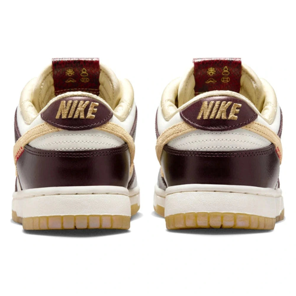 Tênis Nike Dunk Low Year of the Snake 2025 Marrom - par em vista traseira