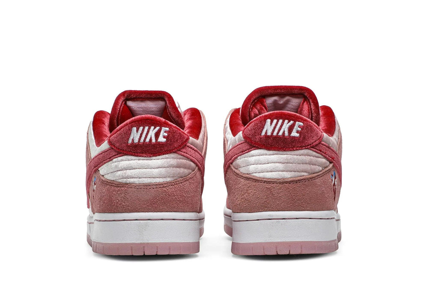 Tênis Nike SB Dunk Low StrangeLove Rosa