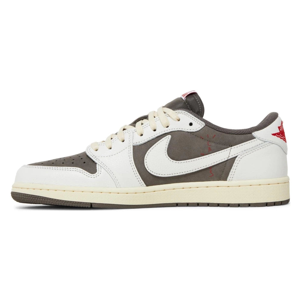 Tênis Nike Travis Scott x Air Jordan 1 Low OG Reverse Mocha Bege - foto 2